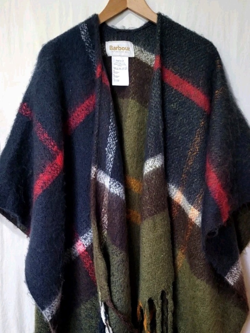 Unworn Barbour Isla Boucle Serape in Tartan Multi - Picture 4 of 9